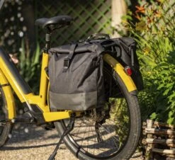 Moustache - Sacoches Vélo Porte-bagage Greg & Manu MIK-System 41 Litres 9 Moustache - Sacoches Vélo Porte-bagage Greg & Manu MIK-System 41 Litres -Monde Du Velo moustache gepaecktraegertaschen greg und manu action jpg 3840x2160