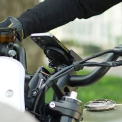 SP Connect Plus - Support Universel Avec Fonction De Charge 11 SP Connect Plus - Support Universel Avec Fonction De Charge -Monde Du Velo sp connect plus support universel avec fonction de charge 5 3840x2160