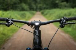 Supernova Starstream Mini Lightbar - Guidon Avec éclairage Vélo Intégré -Monde Du Velo supernova starstream mini lightbar guidon avec feux de croisement integres image d action 2 3840x2160