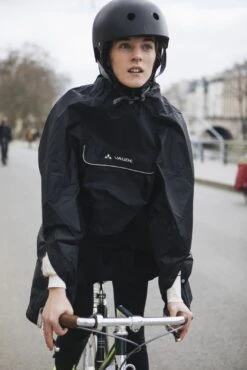 Vaude - Valdipino - Poncho De Pluie 10 Vaude - Valdipino - Poncho De Pluie -Monde Du Velo vaude valdipino poncho de pluie 2 3840x2160